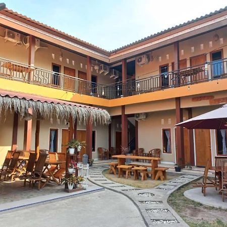 Asta Homestay Ilhas Karimunjava Exterior foto